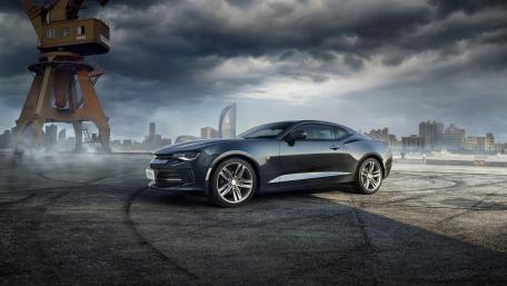 Sleek Chevrolet Camaro Under Dramatic Skies wallpaper