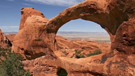 Double O Arch wallpaper