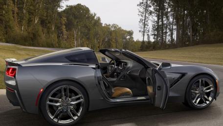 Sleek and Stylish Chevrolet Corvette Stingray Wallpaper wallpaper