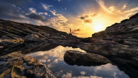 Breathtaking Sunset over Cliff Reflections wallpaper