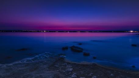 Twilight Serenity Over the Water wallpaper