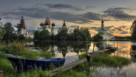 Siya Monastery (Tserkov' Trekh Svyatiteley Moskovskikh V Antoniyevom Siyskom Monastyre) wallpaper