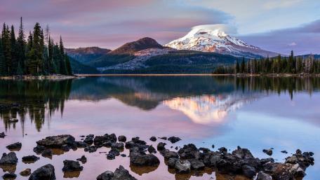 Majestic Reflection of Nature's Serenity wallpaper