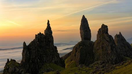 Majestic Peaks at Sunset Over Clouds wallpaper