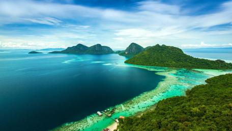 Stunning Aerial View of Tropical Islands and Clear Waters wallpaper