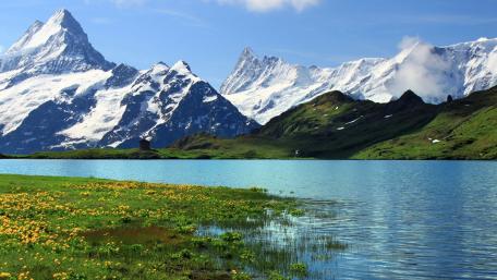 Majestic Mountains Reflected in Serene Waters wallpaper