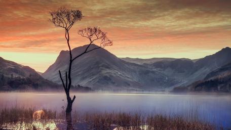 Serene Twilight Over Mountain Lake wallpaper