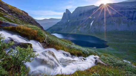 Majestic Mountain Stream at Dawn wallpaper