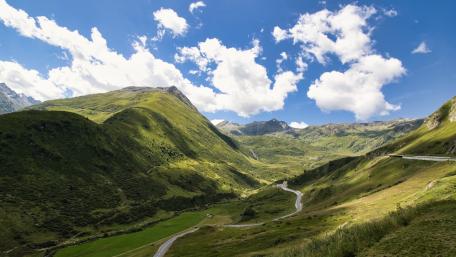 Breathtaking Mountain Valley View wallpaper