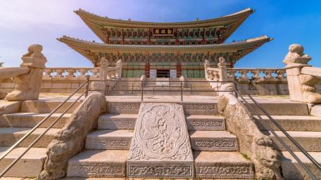 Majestic City Landmark Under Clear Blue Sky wallpaper