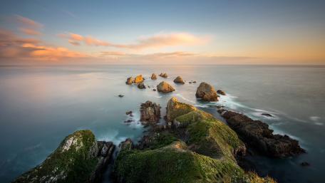 Serene Coastal Serenity at Dusk wallpaper