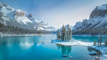 Serene Winter Wonderland at Yoho National Park wallpaper