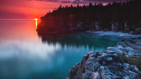 Serenity at Sunset on Tranquil Waters wallpaper