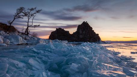 Frozen Serenity of Nature's Beauty wallpaper