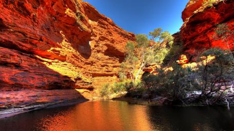 Stunning Canyon Reflections in Nature's Embrace wallpaper