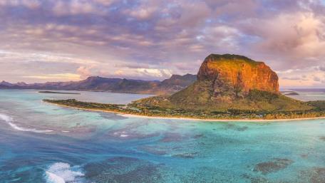 Breathtaking Coastal View of a Tropical Paradise wallpaper