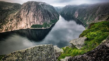Majestic Fjords of Norway Captured in Serenity wallpaper