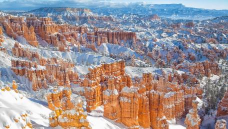 Majestic Winter Landscape of Bryce Canyon wallpaper