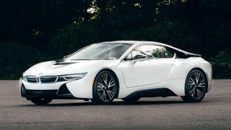 Sleek and Stylish BMW i8 Wallpaper wallpaper