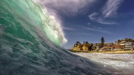Waves Crashing on a Sunny Shoreline wallpaper