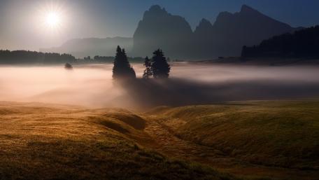 Serene Misty Landscape at Dawn wallpaper