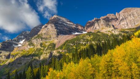 Majestic Mountain Peaks Under a Vibrant Sky wallpaper