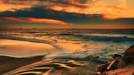 Tranquil Beach at Sunset wallpaper
