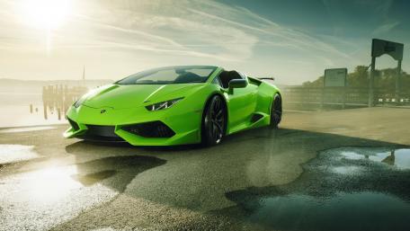 Vibrant Green Lamborghini Huracán Spyder wallpaper
