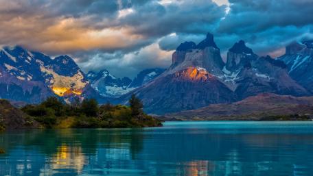 Majestic Mountains and Serene Waterscape wallpaper