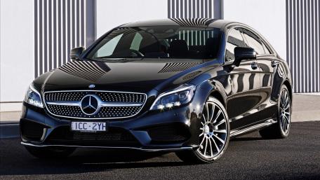 Sleek Black Mercedes-Benz Luxury Car Wallpaper wallpaper