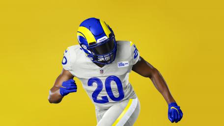 Dynamic Football Action in 4K Resolution wallpaper