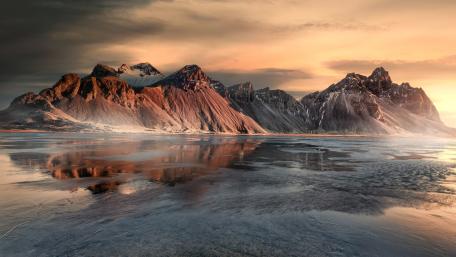 Majestic Mountain Sunrise Reflection wallpaper