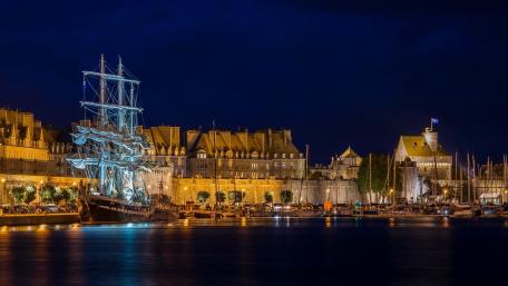 Saint Malo by night wallpaper