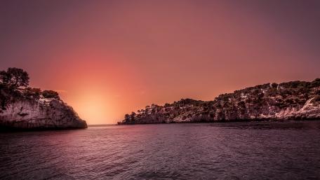 Tranquil Sunset Over Serene Sea View wallpaper