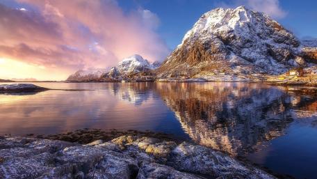 Majestic Mountain Reflections in Norway wallpaper