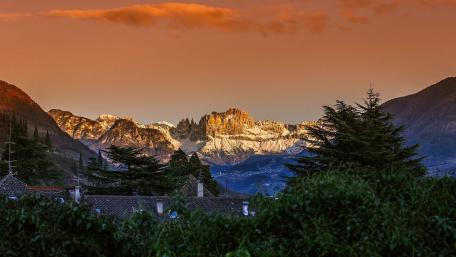 Majestic Alpine Sunset View wallpaper