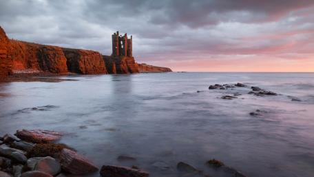 Majestic Ruins by the Sea at Dusk wallpaper