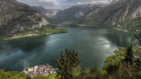 Majestic Mountain Lake Landscape wallpaper