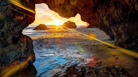 El Matador State Beach sea cave (Malibu) wallpaper