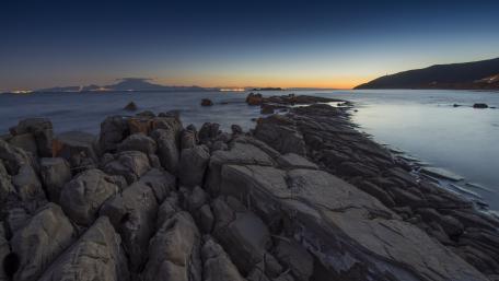 Tranquil Coastal Twilight Scene wallpaper