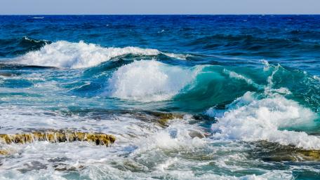 Serene Beauty of Dynamic Waves wallpaper