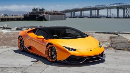 Ultimate Lamborghini Huracan Experience in Vivid Style wallpaper