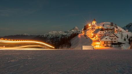 Winter Wonderland Under Starlit Sky wallpaper