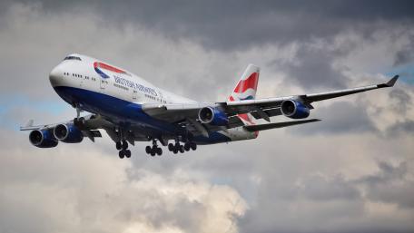 Majestic Boeing 747-400 in Flight wallpaper