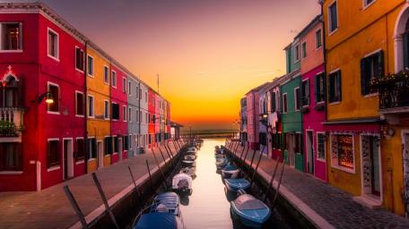 Case colorate Burano (Burano colored houses) wallpaper