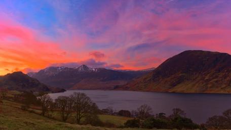 Serene Pink Clouds Over Tranquil Lake wallpaper