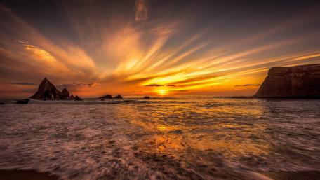 Dramatic Sunset Over the Serene Sea wallpaper
