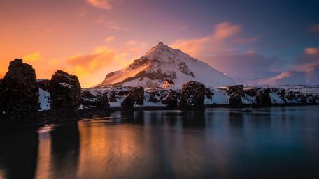 Majestic Mountain Reflection at Sunset wallpaper