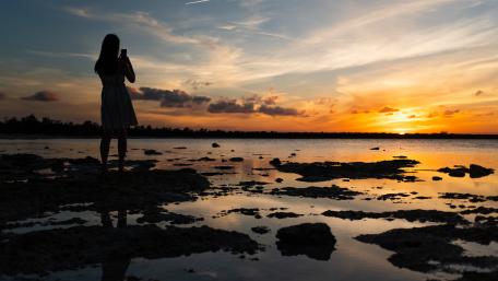 Captivating Sunset Silhouette Moments wallpaper