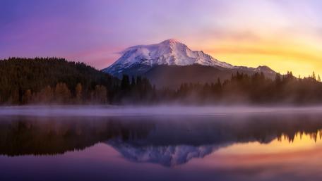 Majestic Mountain Reflection in Tranquil Lake wallpaper